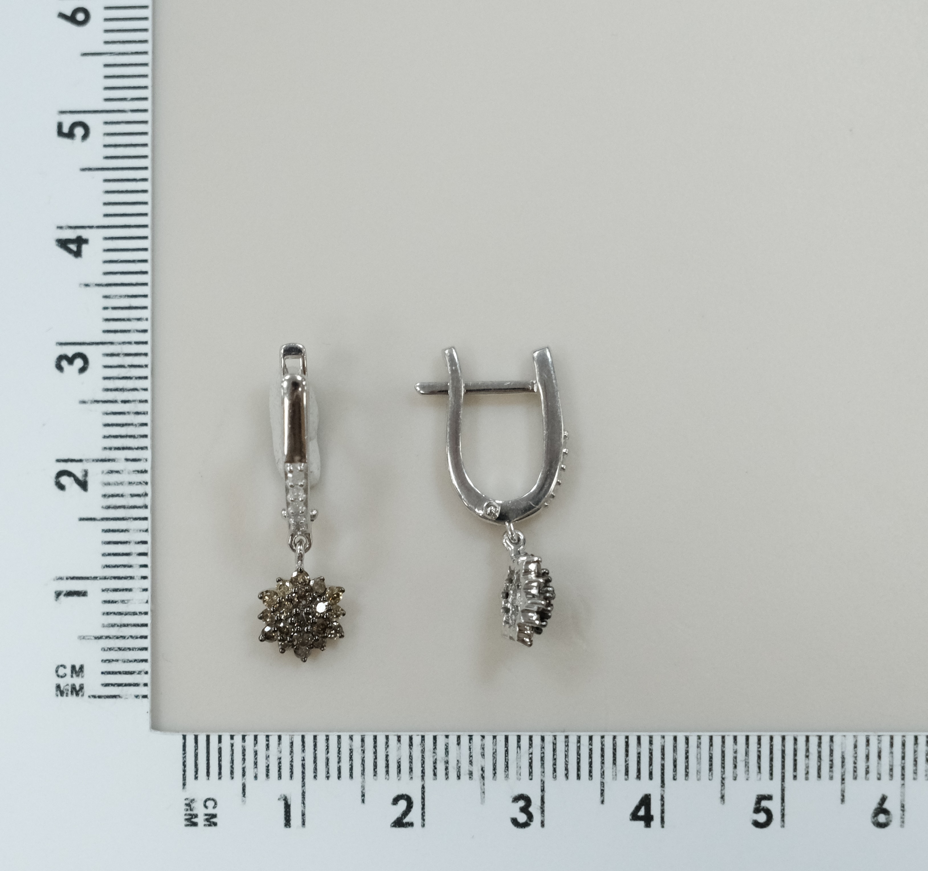 Серебряные серьги с коньячными бриллиантами